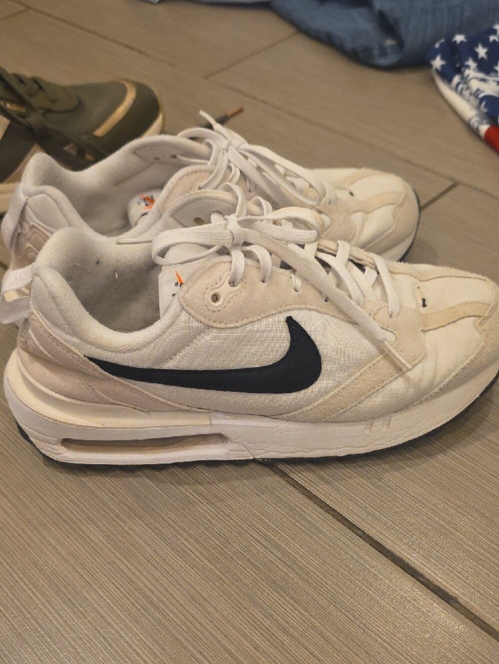 Nike White and Black Low-Top Lace Sneakers - Picture 2 of 5
